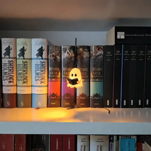 Cozy Reading Ghost Bookshelf Lamp